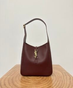 Yves Saint Laurent #Le 5A7 Soft Hobo#Date Red