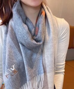 LV scarf