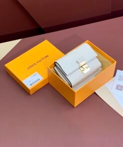 Louis Vuitton  pocket